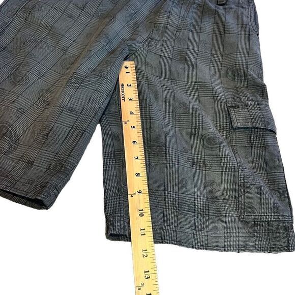 Vans Grey Plaid and Paisley Shorts for Men. Size 28. Great Condition!! - Picture 13 of 13